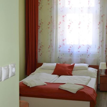 Holdfenyszallas Bed & Breakfast Szeged Exterior photo