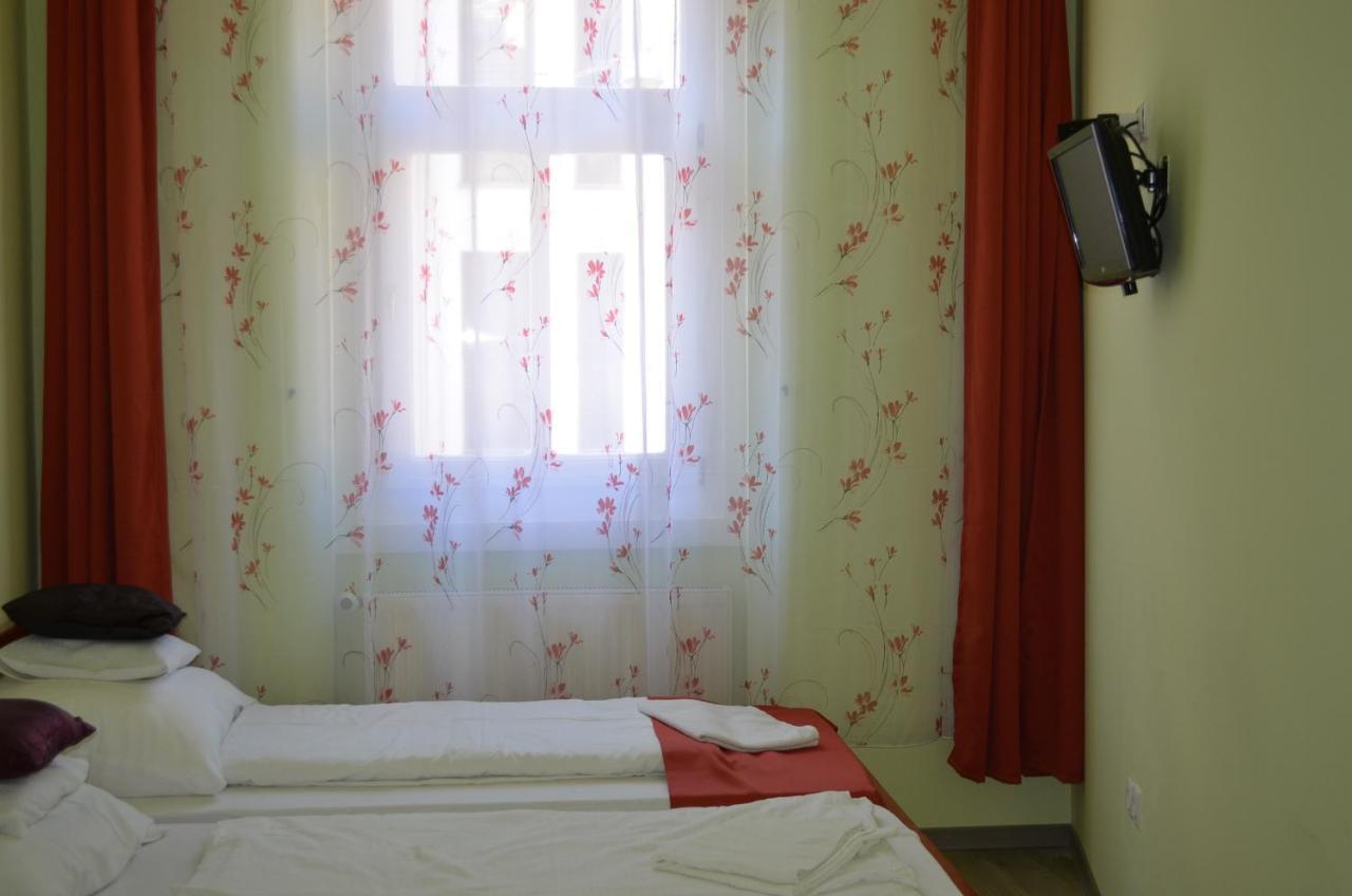 Holdfenyszallas Bed & Breakfast Szeged Exterior photo