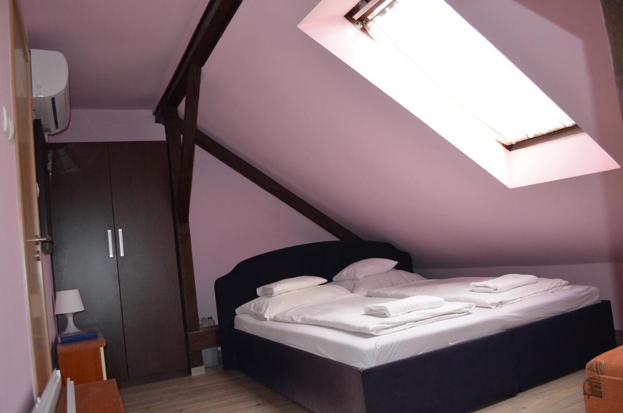 Holdfenyszallas Bed & Breakfast Szeged Exterior photo